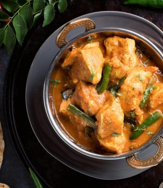 Chettinad chicken curry in an Indian bowl.