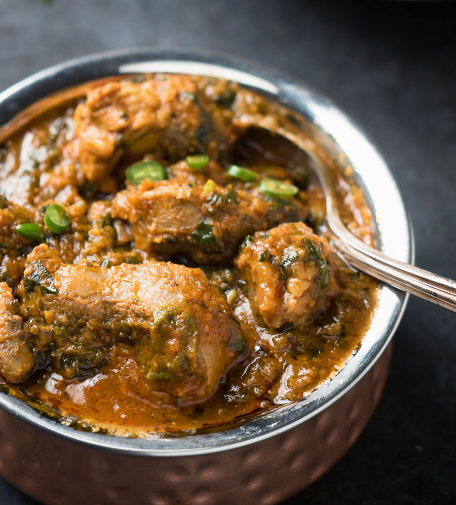 Close-up of lamb saag in a serving dish.