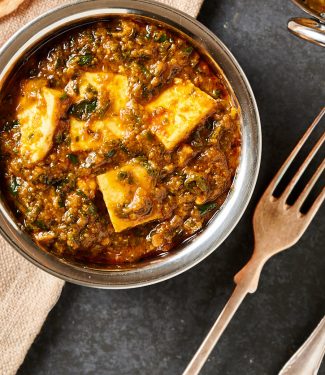 Palak paneer in an Indian bowl from above.